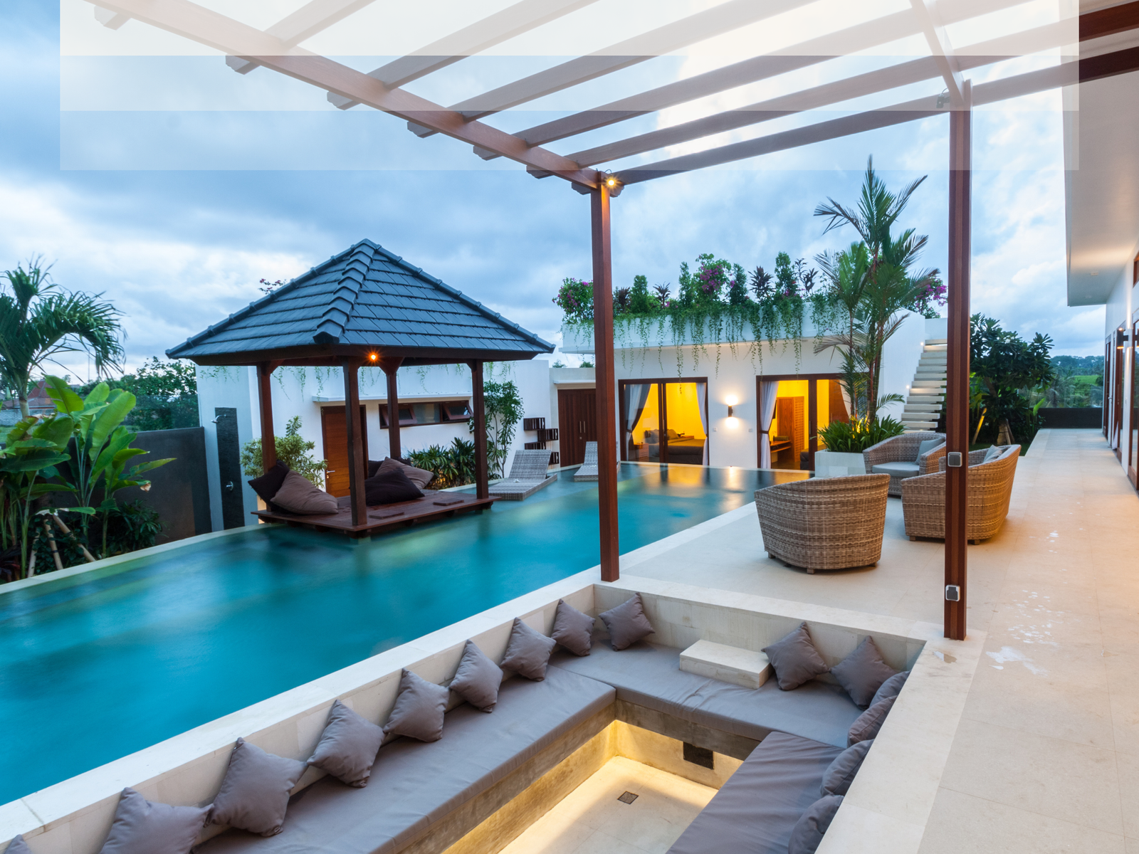 Travel & Bookings